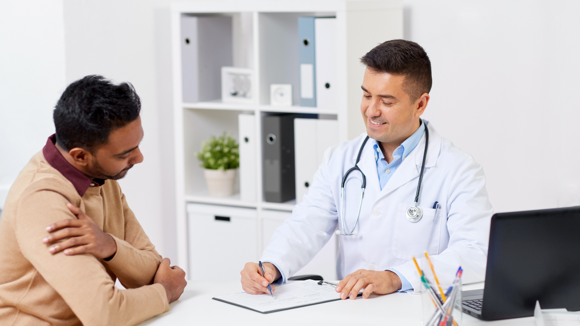 Bilingual patient support: why it matters (+ key benefits)