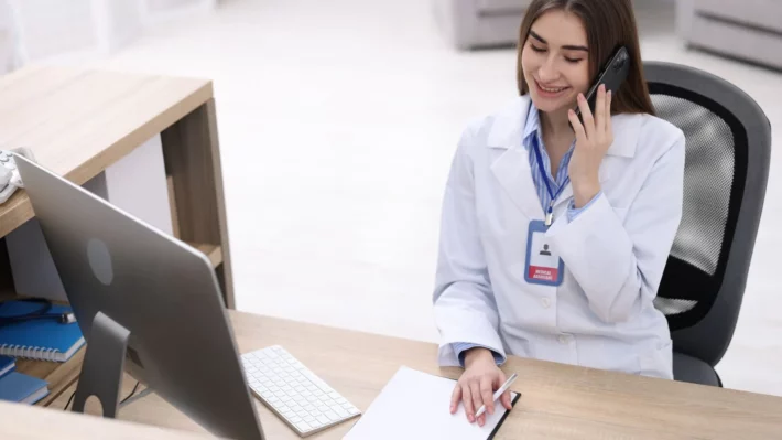 medica-doctor-scheduling-an-appointment-in-a-medical-office